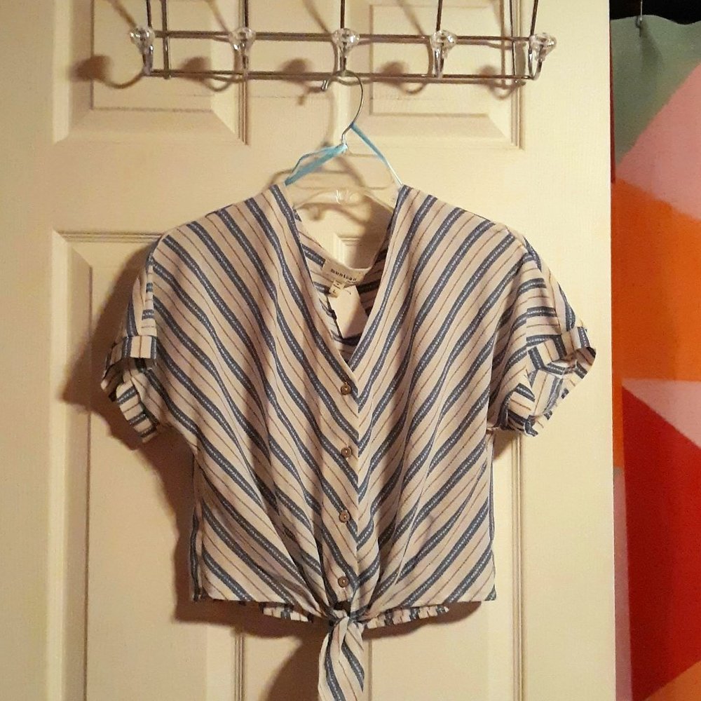 Monteau Button Down Crop Top NWT